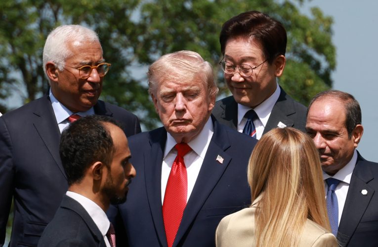 „M-a implorat să fac o poză cu ea”. Trump o atacă pe Meloni după G7. Italia reacționează dur
