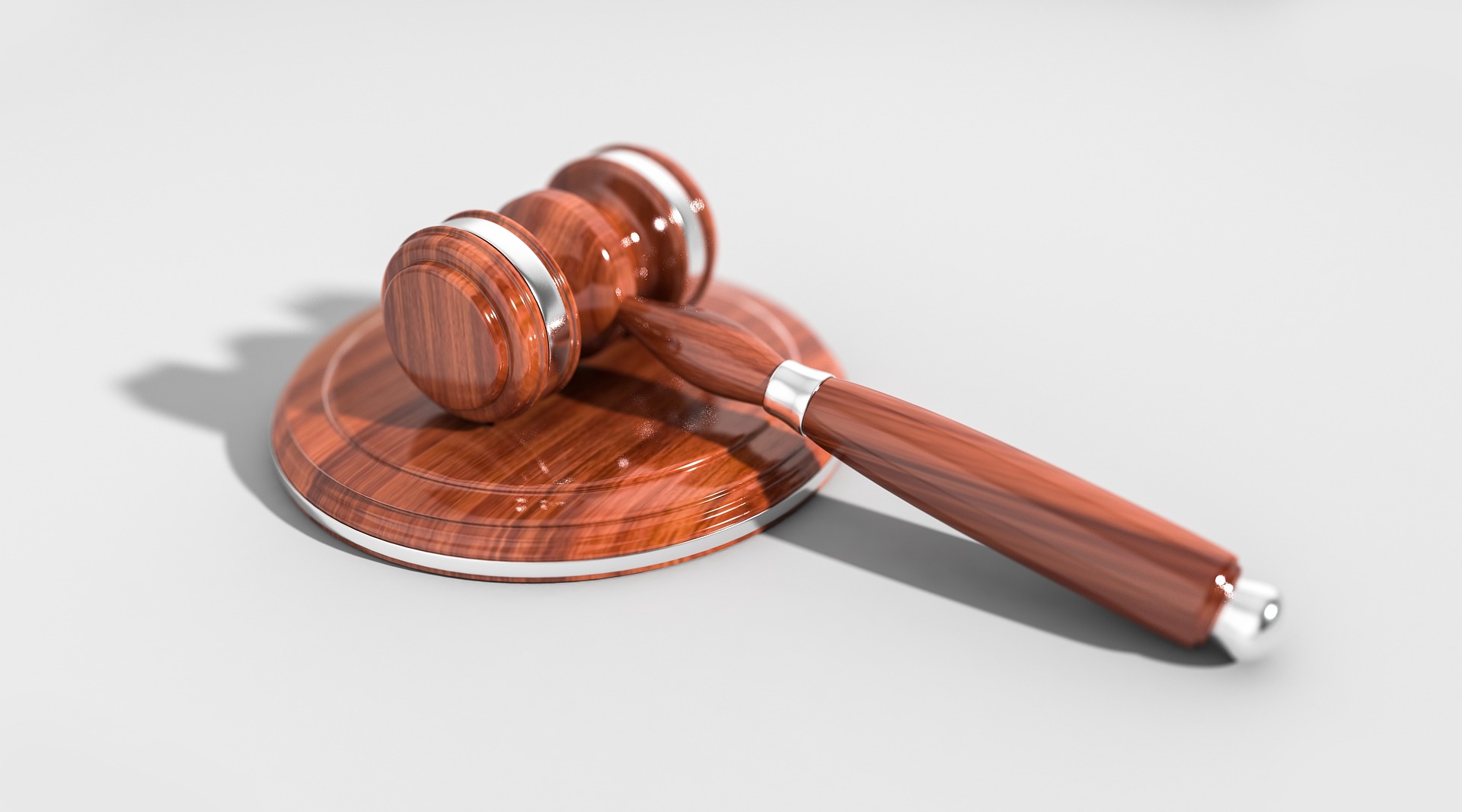 Man requests court dissolution of PNL, USR, and UDMR