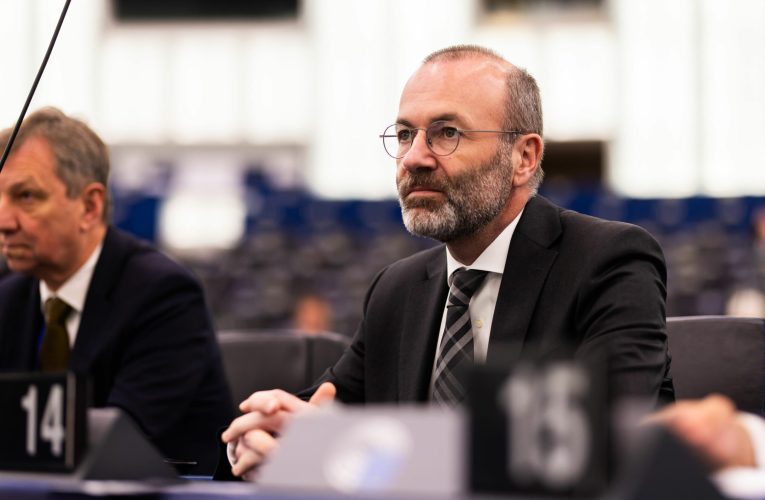 Manfred Weber, discuție cu Bolojan: România trebuie să-și continue drumul spre reforme și modernizare