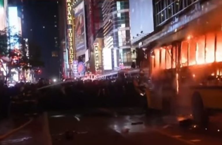 Manhattan, în flăcări după succesul echipei Knicks: un autobuz al Cupei Mondiale a fost incendiat