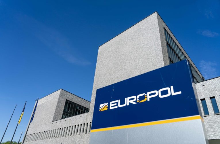 Mesajele criptate au deconspirat o rețea mafiotă din Kosovo cu afaceri ilegale de 80 de milioane de euro