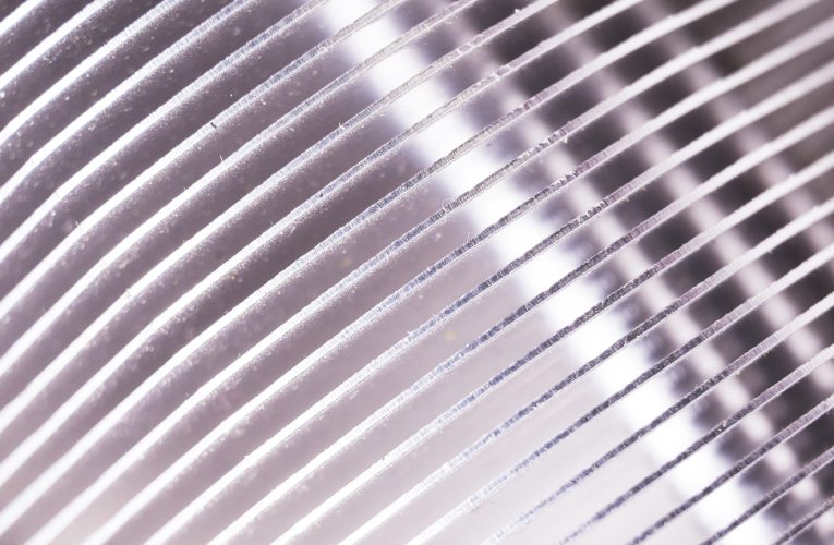 Metoda virală cu folie de aluminiu pe geamuri, pusă la încercare. Câte grade s-au câștigat în casă