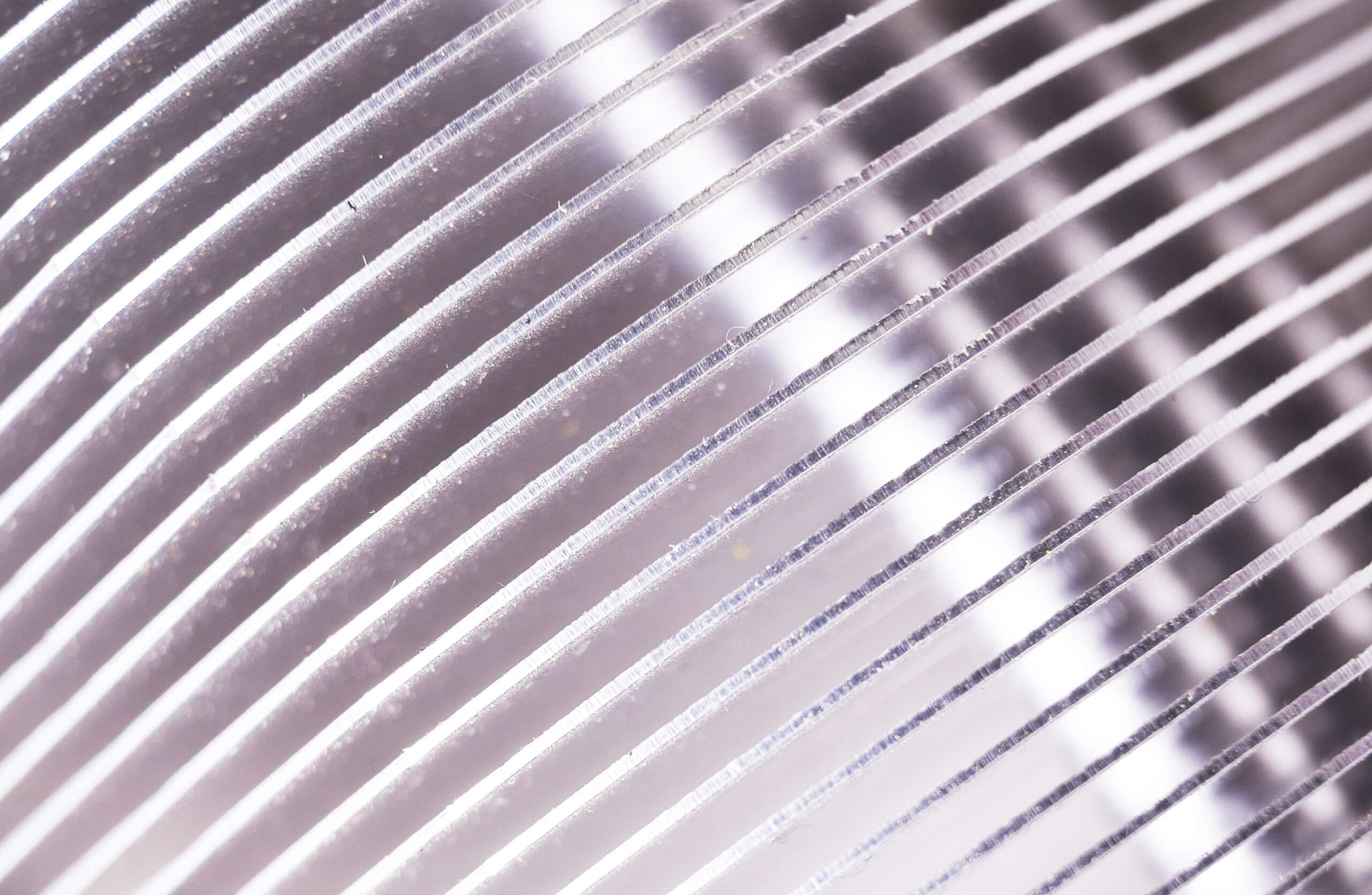 Metoda virală cu folie de aluminiu pe geamuri, pusă la încercare. Câte grade s-au câștigat în casă