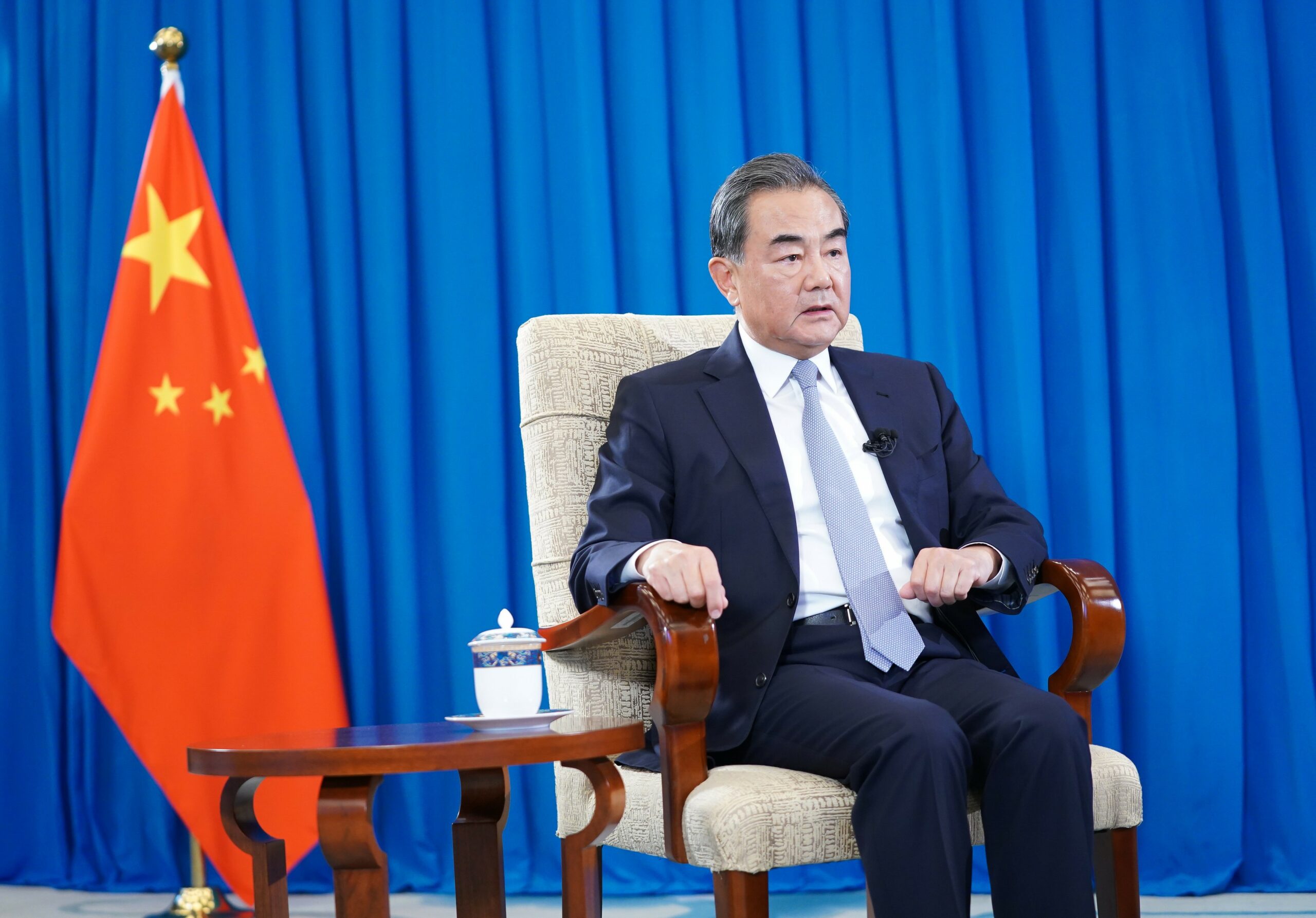 Ministrul de externe al Chinei pornește în turneu diplomatic în Europa. Patru state vizitate în șapte zile