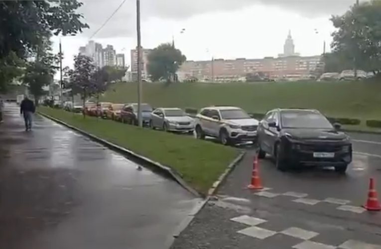 Motivul pentru care într-un oraș din Rusia se montează toalete ecologice în jurul stațiilor de carburanți