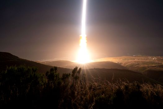 Nou record al cheltuielilor globale cu arme nucleare. La ce sumă s-a ajuns