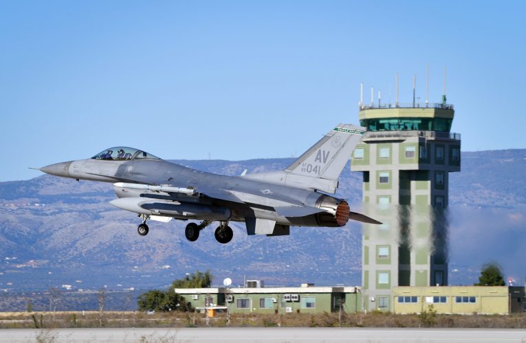 NYT: SUA intenționează să reducă numărul avioanelor de vânătoare și al navelor de război pentru operațiunile NATO din Europa