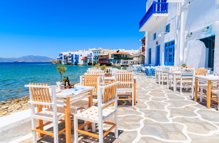 Operațiune de amploare în Salonic și Mykonos: 17 arestări. Droguri și arme confiscate