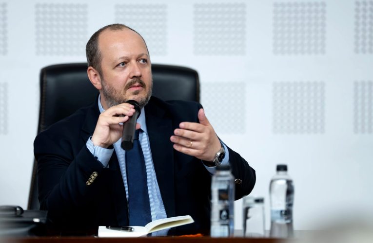 Papahagi: Nu e liberal ce a făcut Bolojan, e ușor să crești taxe. Ce face Nicușor Dan e patriotic