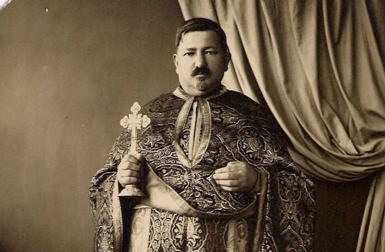 Parlamentul îl declară martir și erou național pe protopopul Aurel Munteanu, preotul ucis la Huedin