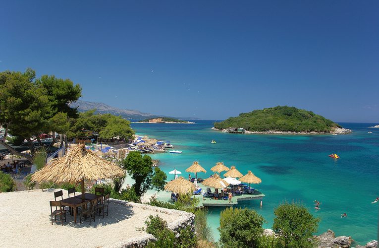 Plaje cu nisip alb și ape turcoaz. Destinația supranumită „Maldivele Europei” atrage tot mai mulți turiști