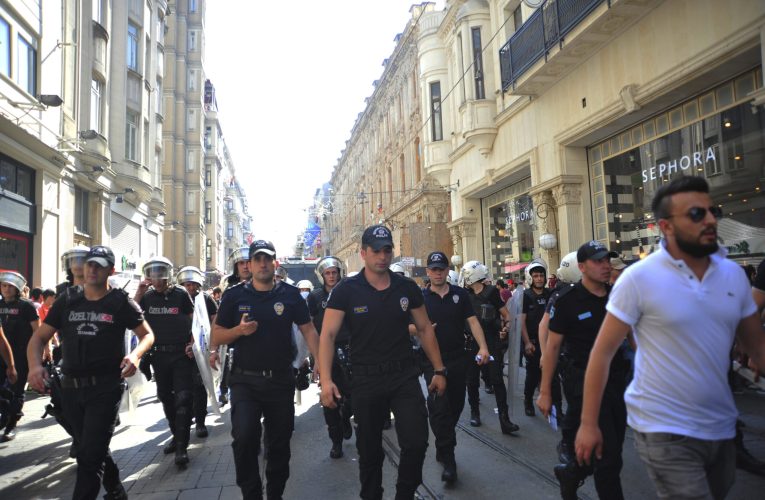 Poliția turcă a reținut cel puțin 50 de persoane la marșul Pride de la Istanbul