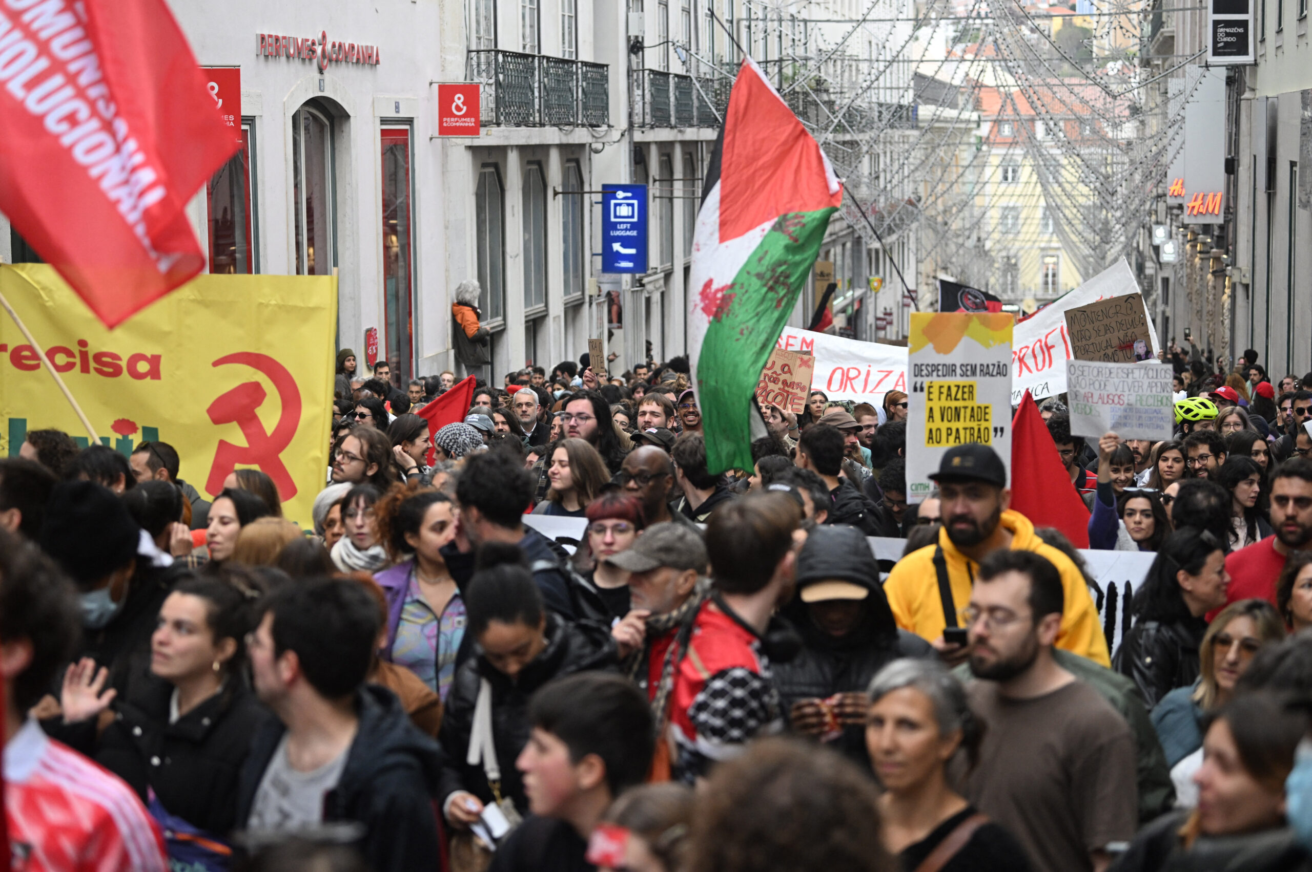 Portugalia, paralizată de o grevă generală. Trenuri și zboruri anulate, școli închise