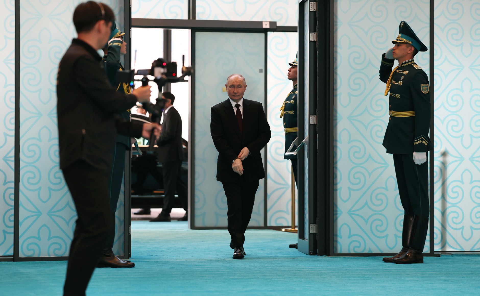 Putin a semnat / Rușii au libertatea să nu-și plătească datoriile către creditorii „neprietenoși” din Occident