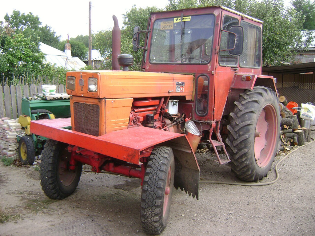 RA-APPS are în parcul auto un tractor fabricat în 1988. Parc auto: 96 de Dacii, 35 de Volkswagenuri