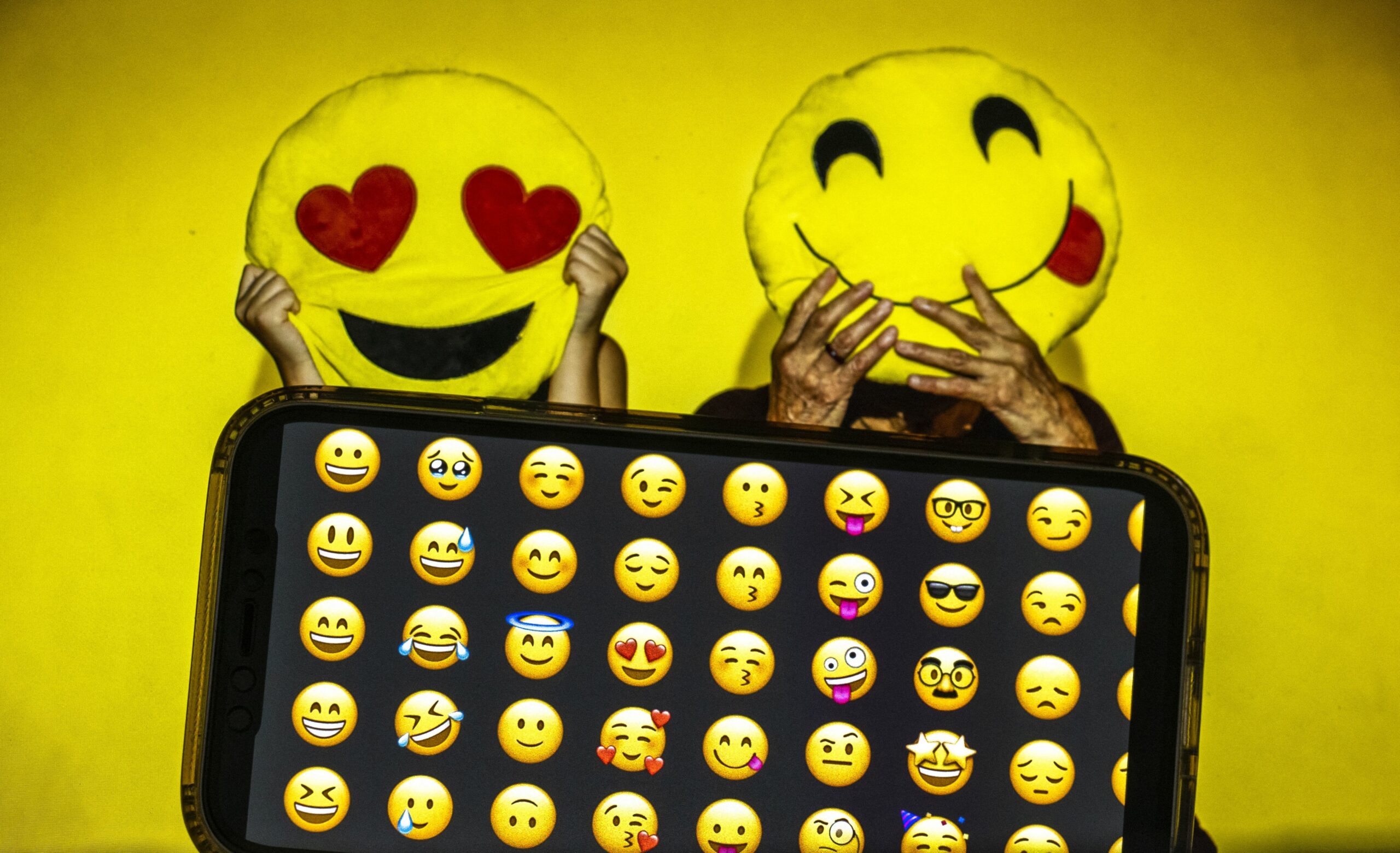 Recenziile cu „emoji-uri” ale clienților, modul în care angajații unui supermarket polonez își iau bonusurile