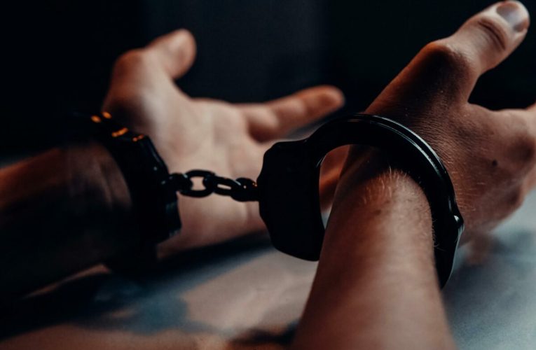 Rețea de proxenetism condusă de un elev de 16 ani: cum a ajuns o fată de 15 ani să fie exploatată sexual