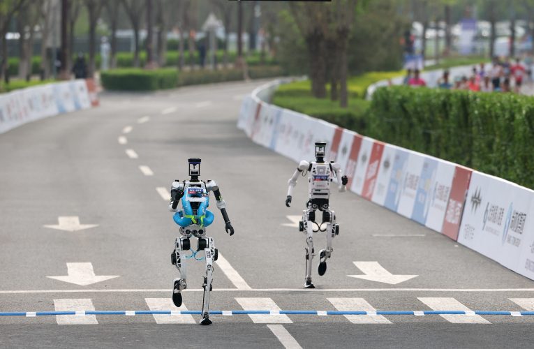 Roboții prepară cocktailuri și aleargă la maraton, dar nu pot realiza sarcini simultan. Pericolul pentru oamenii din jurul lor