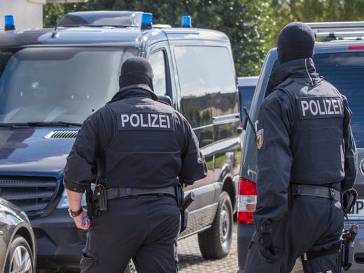 Român arestat în Germania pentru formarea unei organizații teroriste de extremă dreaptă. Voia un „război al terorii” și prăbușirea statului român. Detaliile cazului