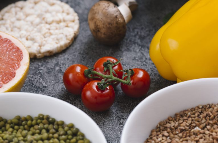 România prelungește plafonarea prețurilor la alimente. Măsura ar putea rămâne până la finalul anului