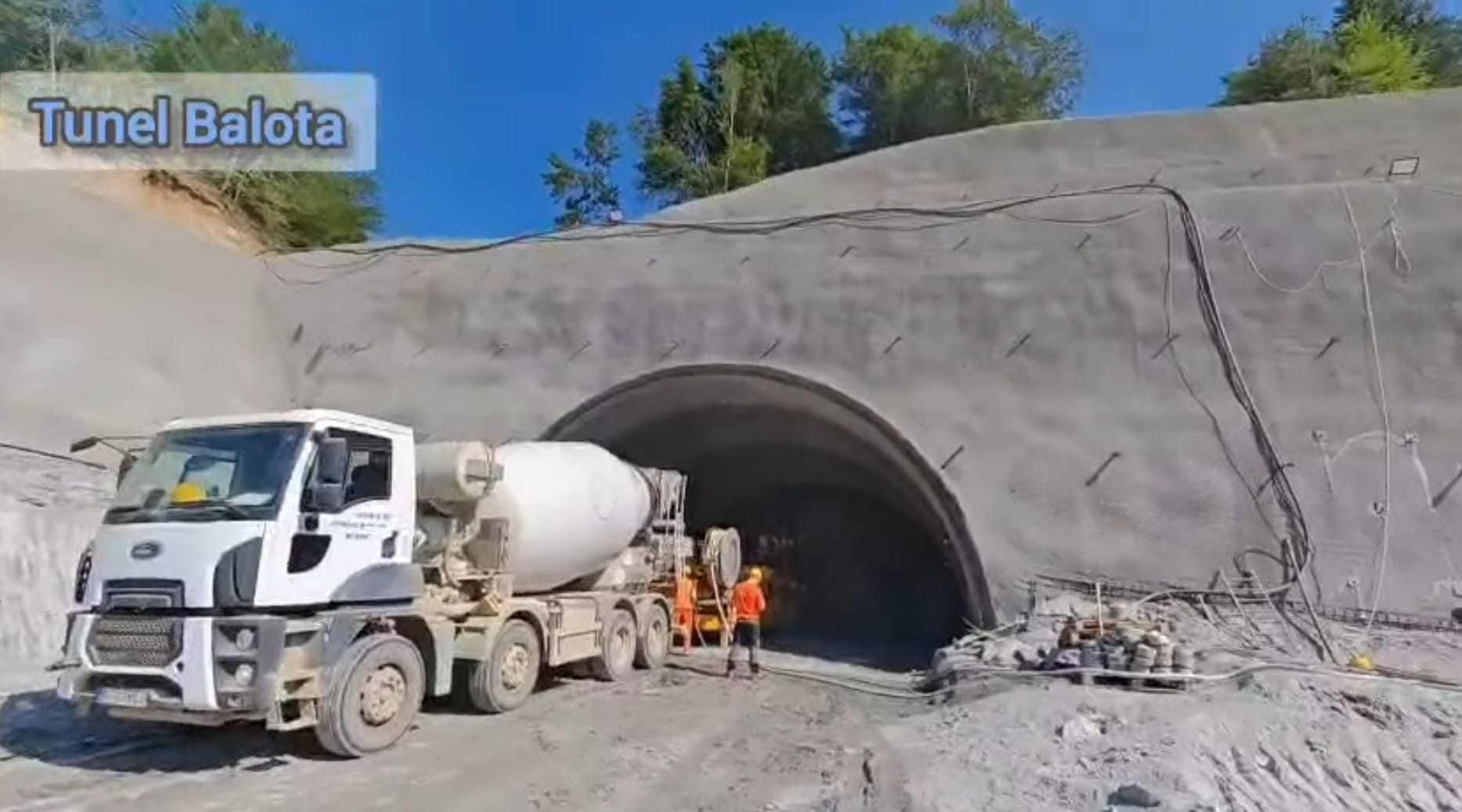 Se lucrează simultan la trei tuneluri pe A1 Sibiu–Pitești. Noi progrese pe autostrada care traversează Carpații