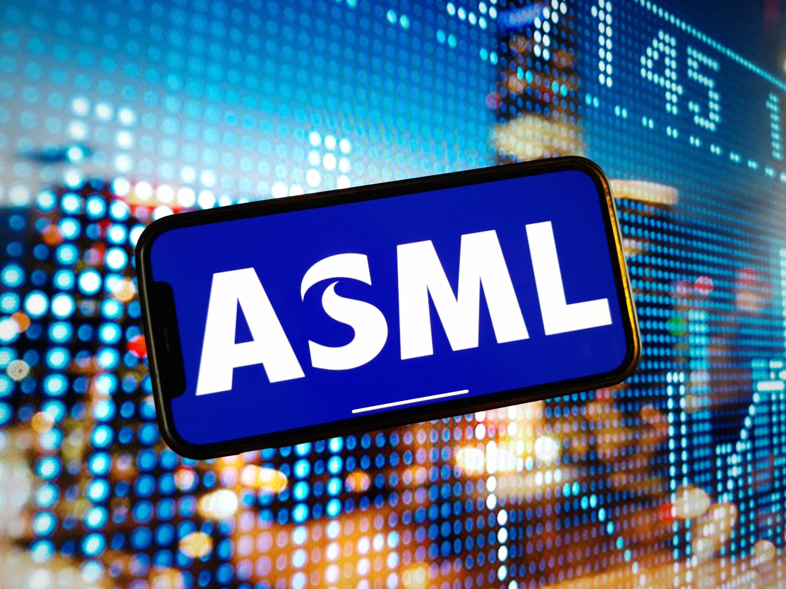 Șeful ASML avertizează UE să nu intervină direct în lanțurile de aprovizionare cu cipuri