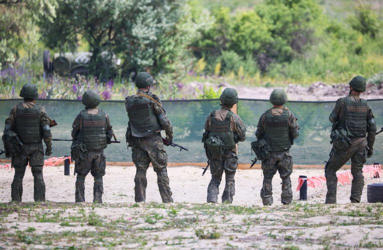 Sute de soldați ruși ar fi fost instruiți în China în tactici de război modern și utilizarea dronelor