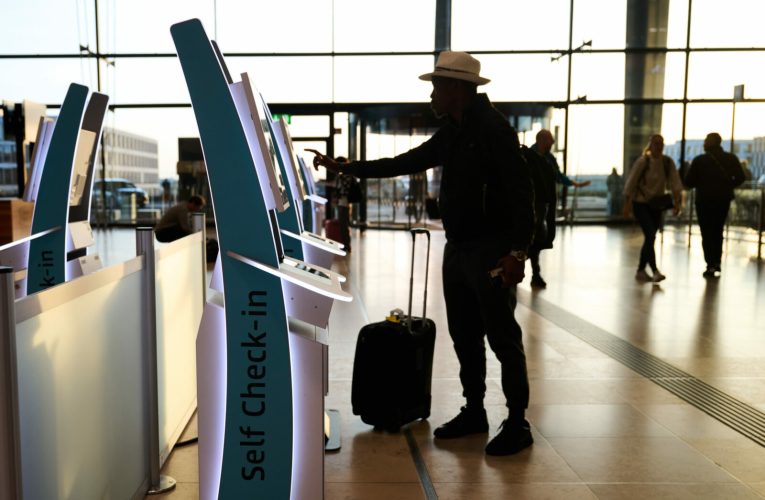 Turiștii turci invadează Grecia. De ce nu își permit și grecii să viziteze Turcia