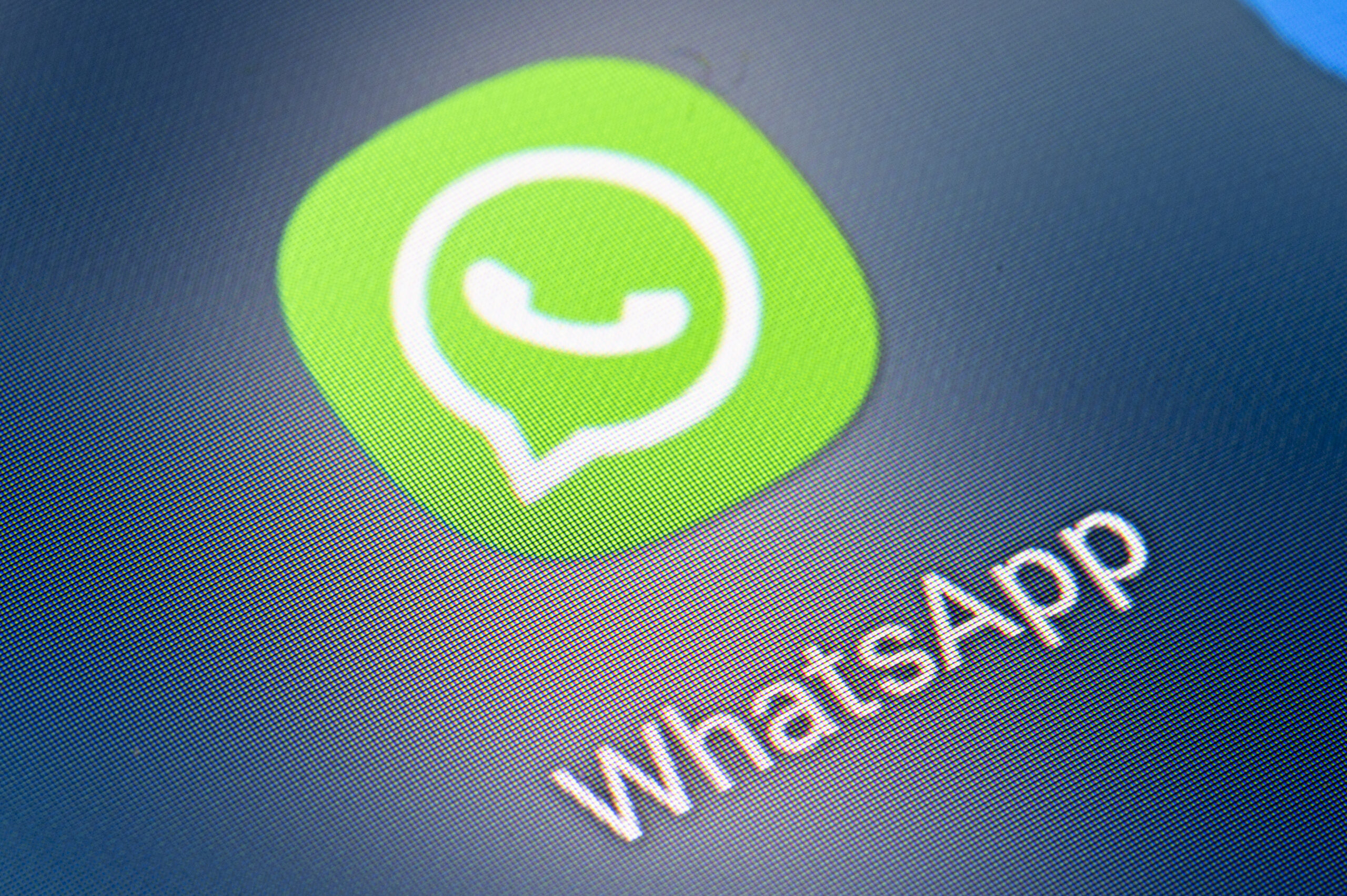 UE ordonă Meta să restabilească accesul la WhatsApp pentru chatboții rivali cu inteligență artificială