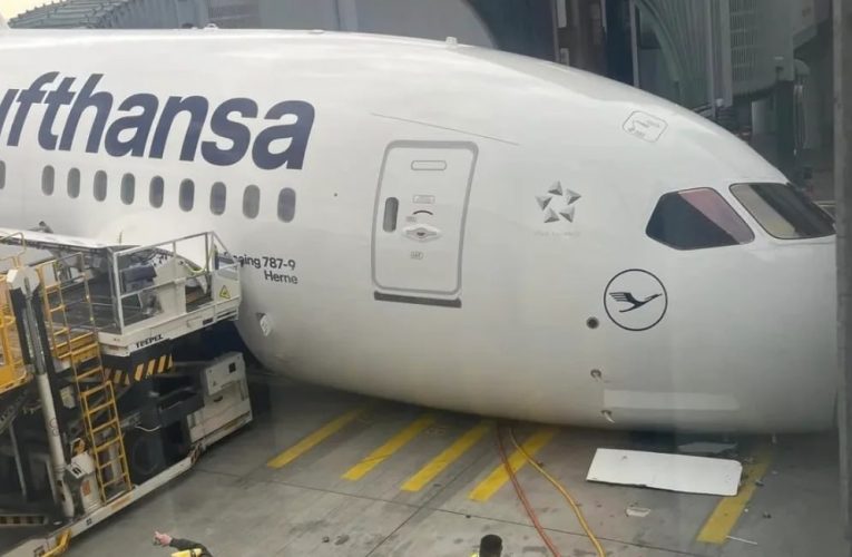 Un Boeing 787 s-a prăbușit în timp ce stătea pe loc. Situație bizară pe aeroportul din Frankfurt