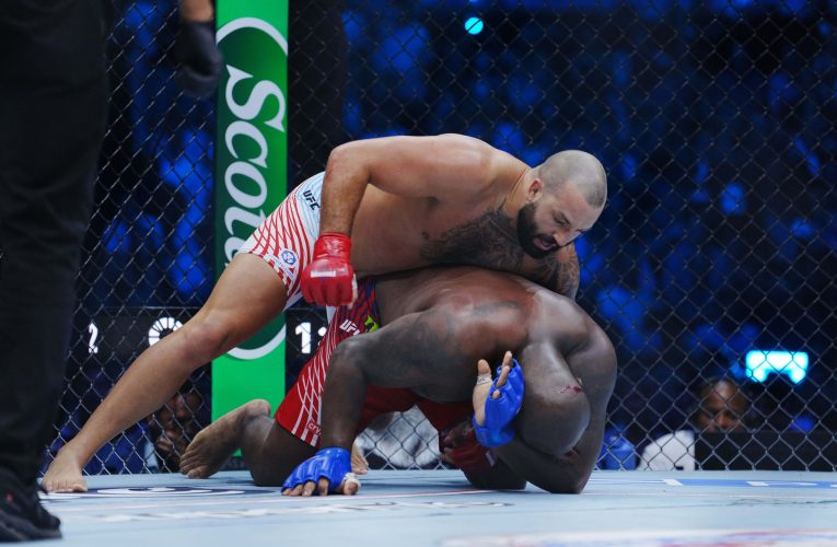 Un luptător MMA a numit-o pe Michelle Obama „bărbat”, apoi i-a făcut un cadou lui Trump