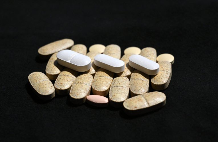 Un studiu de amploare pune sub semnul întrebării beneficiile calciului și vitaminei D pentru oase