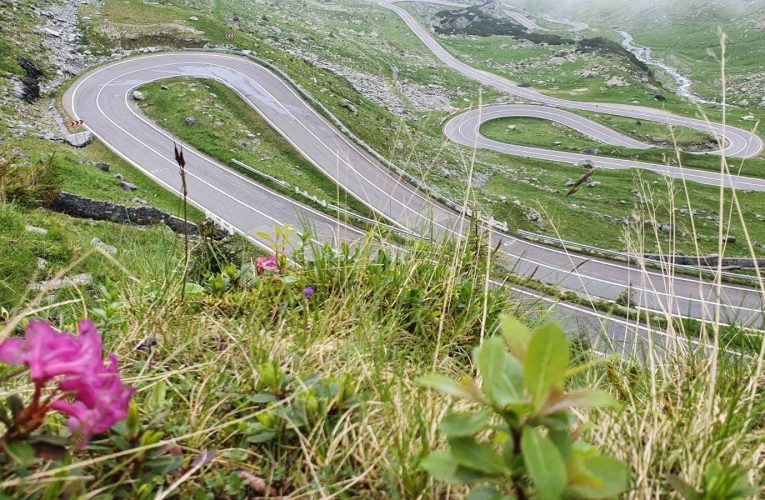 Una dintre cele mai spectaculoase șosele din România s-a redeschis traficului