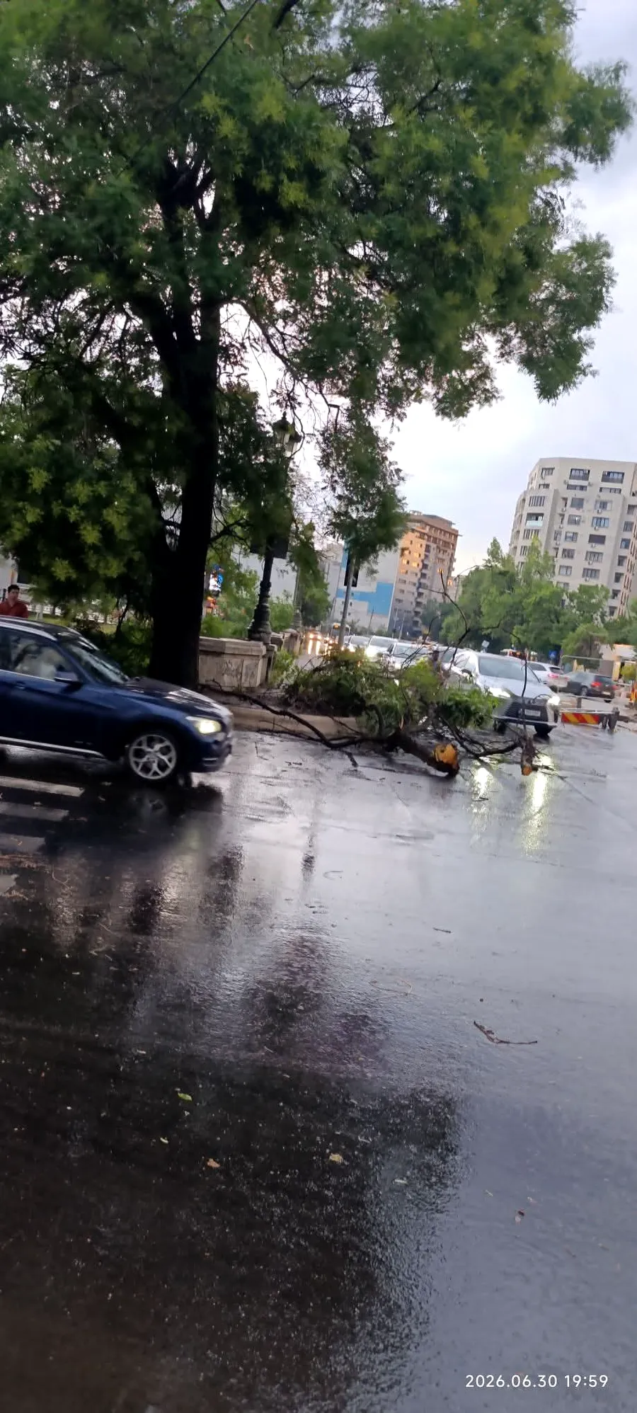 UPDATE: Nou Cod portocaliu de vijelie și grindină în București. RO-ALERT de furtună extremă: rafale de 80 km/h, ploi torențiale și grindină. „Evitați deplasările!”