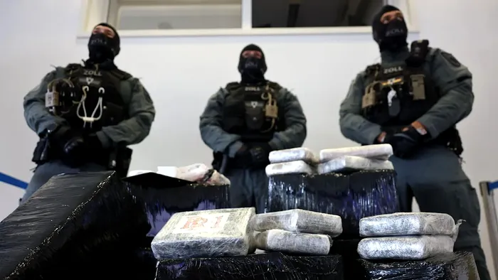 Vameșii germani, captură record de droguri. Cum au ascuns traficanții 8 tone de cocaină