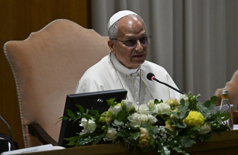 Vaticanul acuză UE că aplică „duble standarde” în politica externă și cere o reexaminare a doctrinei războiului just