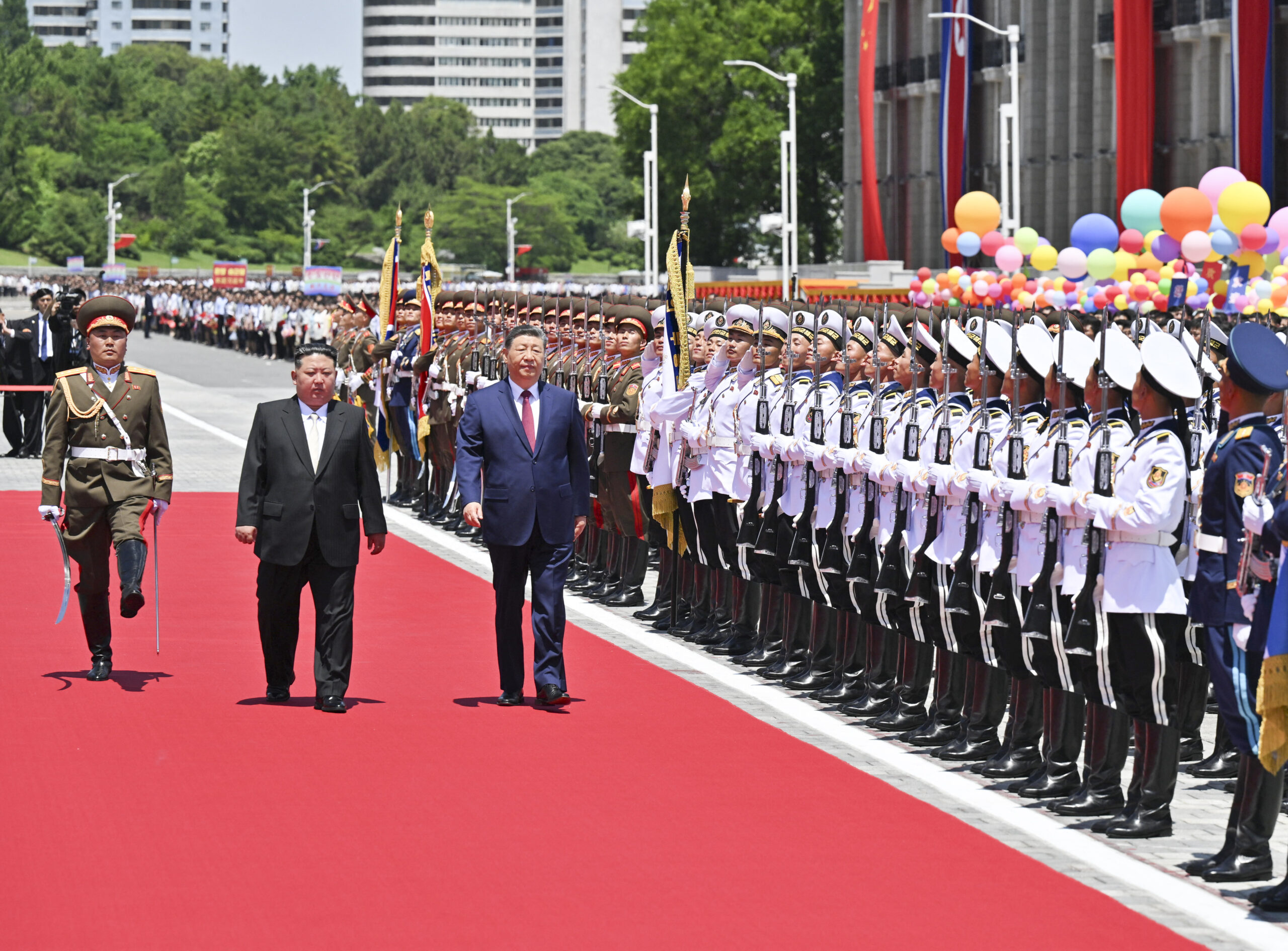 Xi Jinping și Kim Jong Un promit întărirea relațiilor China-Coreea de Nord la summitul de la Phenian