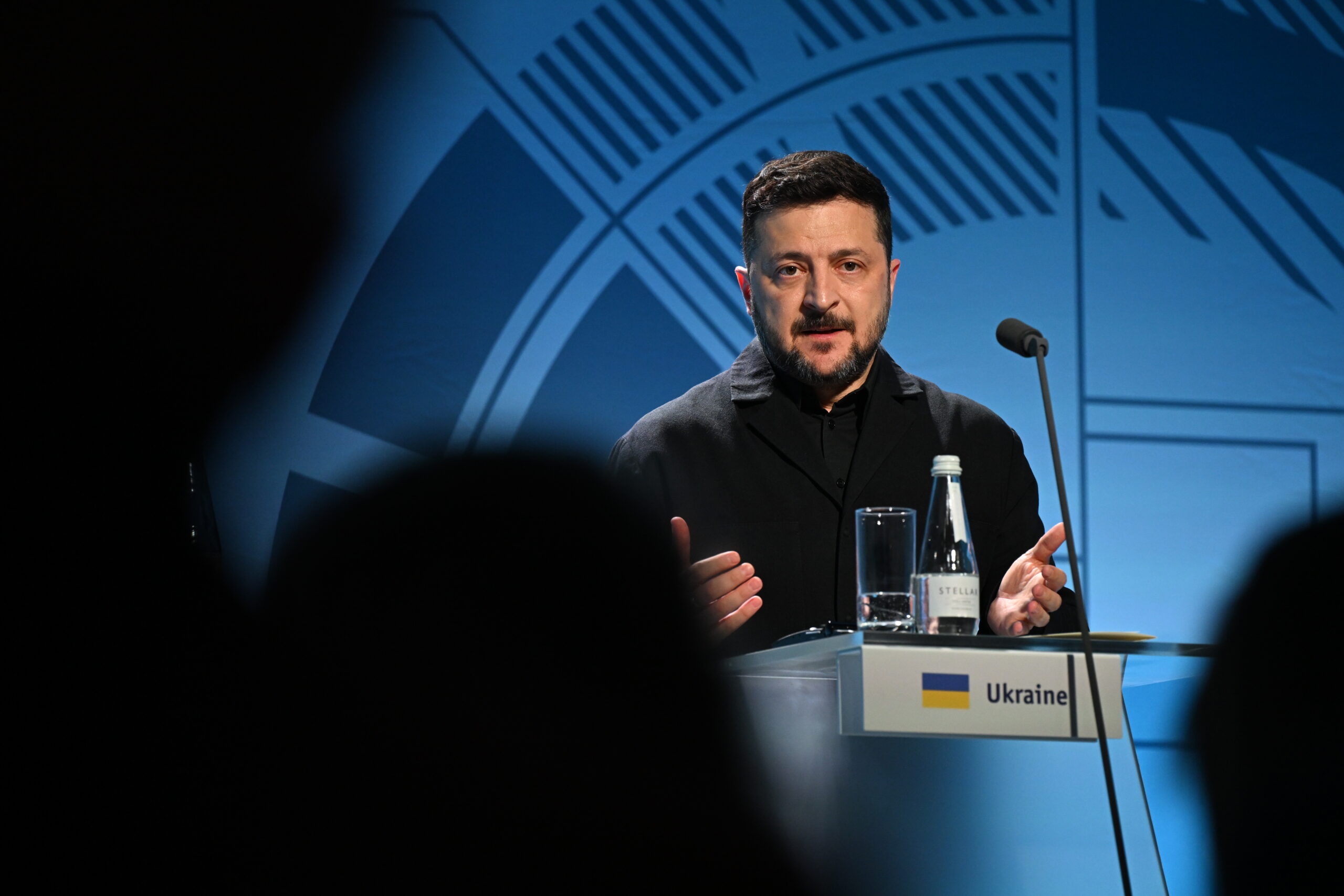 Zelenski îl ironizează pe Putin: Rusia tot amână cucerirea Donbasului