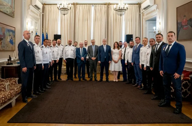 17 polițiști români, decorați de Franța, în operațiunea „Musca”. Capturarea lui Mohamed Amra