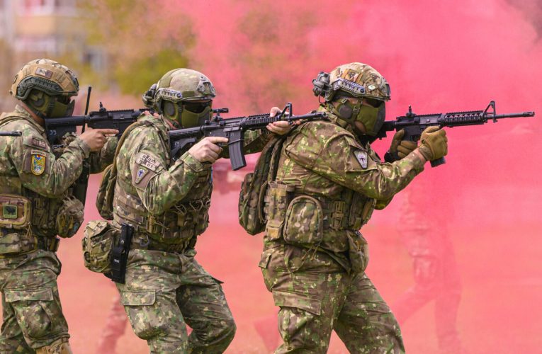Armata Română, campanie uriașă de angajări: 6.763 de posturi. Sunt suficiente 10 clase, iar candidații primesc bani în timpul instruiri