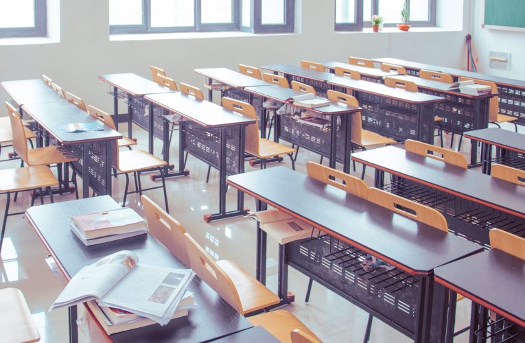 BAC 2026. UPDATE 09:15 A început proba la Matematică și Istorie. Ce opțiuni au elevii care întârzie la probe din cauza furtunii