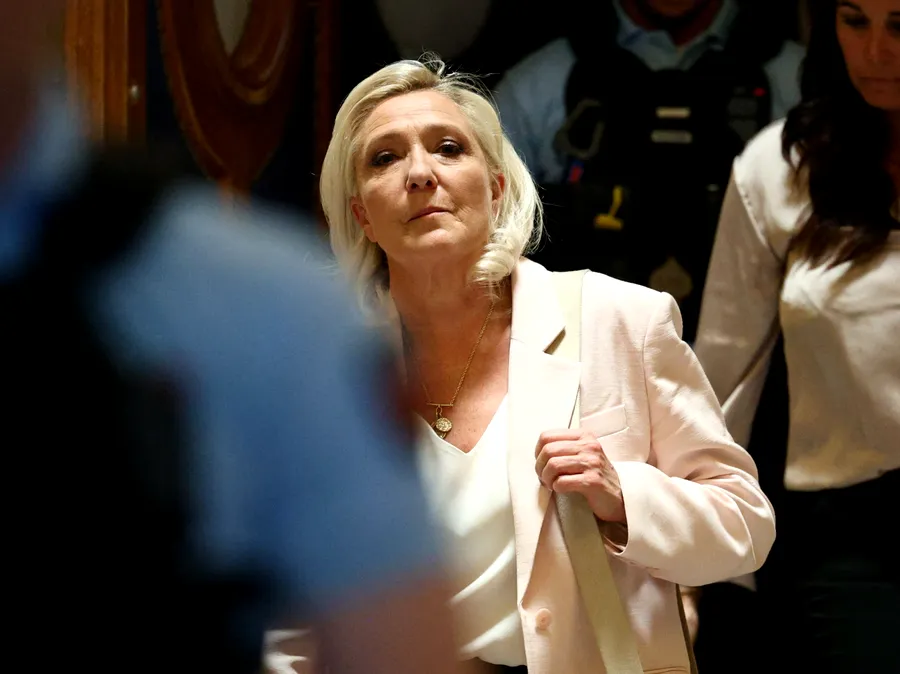 Când execută pedeapsa Marine Le Pen, dacă ajunge Președinte? Procurorul general al Curții de Apel din Paris dă peste cap prezidențialele din Franța