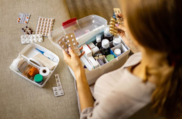 Ce trebuie să conțină trusa medicală de vacanță? Sfaturile unui farmacist