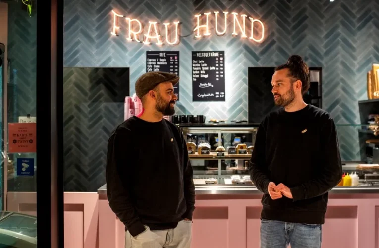 Cum a ajuns hot dog-ul la clasa întâi. Compania aeriană care transformă celebrul fast-food într-un preparat gourmet