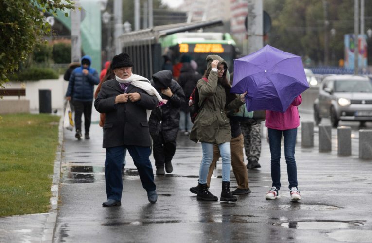 Cum va fi vremea sâmbătă în București. Noi perioade de furtuni și ploi torențiale
