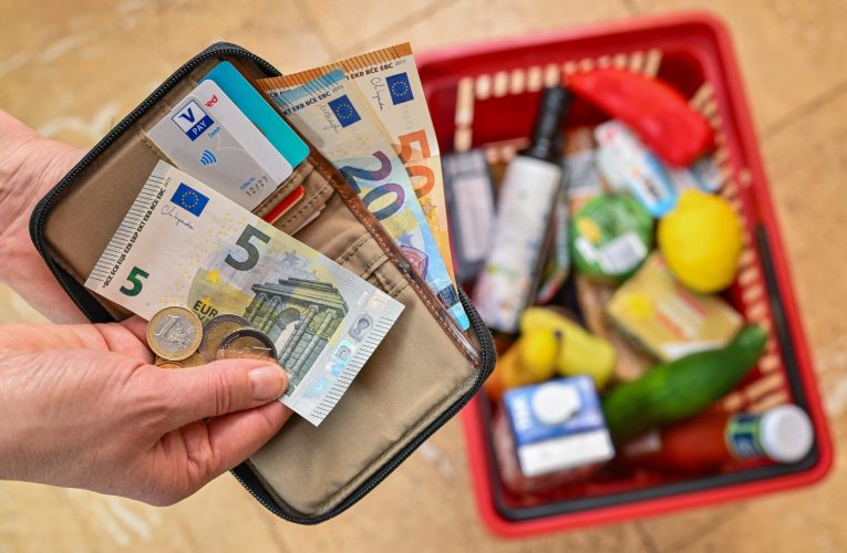 Greșelile care îți golesc portofelul la supermarket. Cum să cheltuiești mai puțin la cumpărături