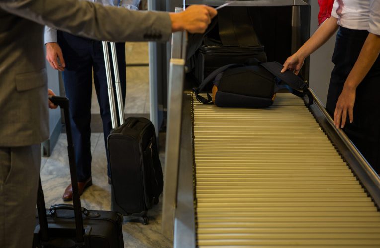 Haos pe aeroporturile europene din cauza noului sistem de intrare/ieșire / Companiile aviatice înregistrează întârzieri de cinci ore