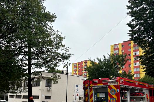 Incendiu la Centrul de Plasament din Pașcani: Degajări mari de fum, pompierii intervin pentru stingerea focului