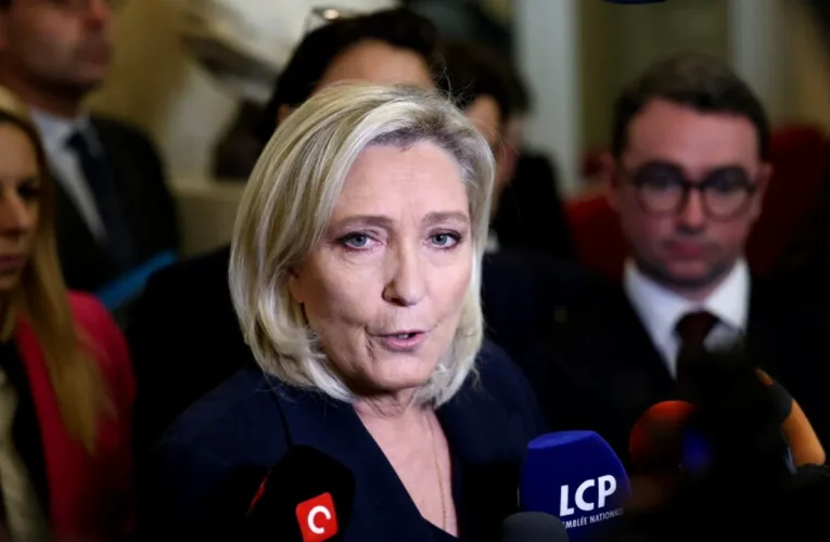 Marine Le Pen, condamnată la închisoare: 1 an de arest la domiciliu cu brățară electronică. Ce se întâmplă cu candidatura la Președinția Franței