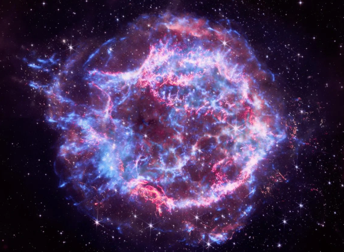 NASA celebrează 250 de ani de la nașterea Statelor Unite cu imagini cosmice în culorile drapelului